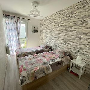 Victoria-T2-41M2-Balcon, Wifi, Linge, Produits, Menage Inclus